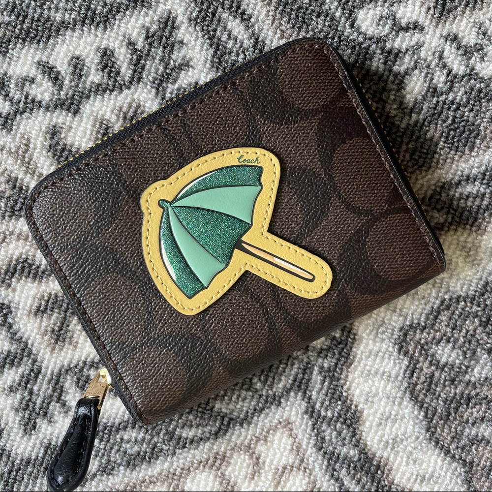 Coach|Small Zip Around Wallet Signature…